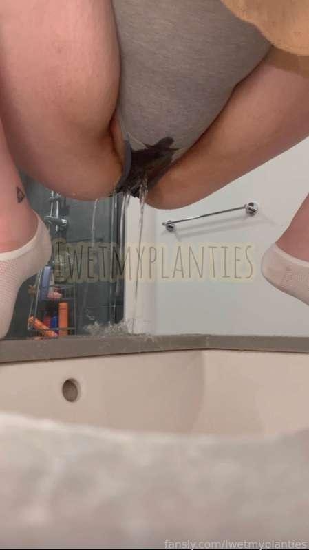 Oops I missed!! 🤭💦

#pee #peeing #piss #pissing #wetting #panties #wetpanties #omo #watersports #bbw 