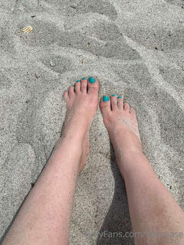 Toes in the sand 🏖