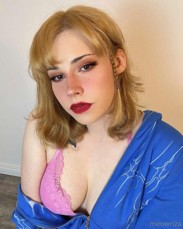 hiii im so horny rn you have no idea. im filming so many vid..