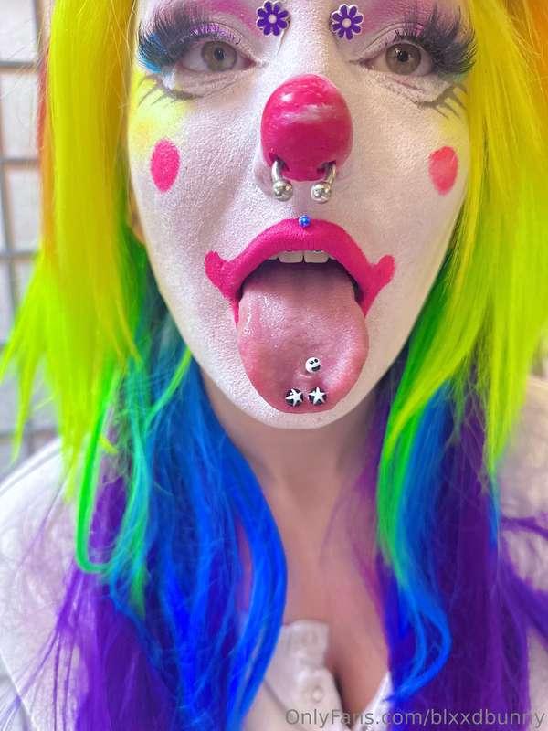 my makeup looks absolutely crazy up close but I wanted to sh..
