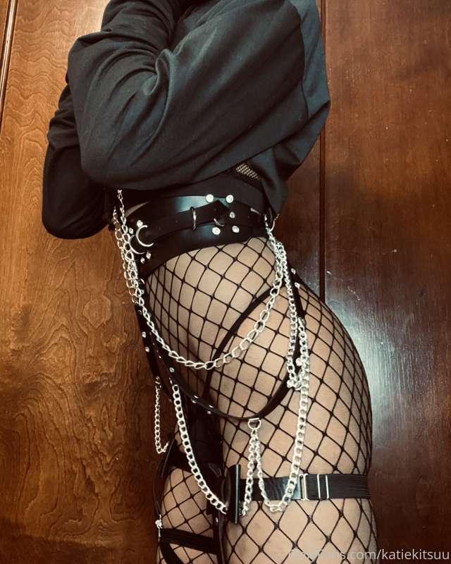 Do we fuck with the chains on or off?