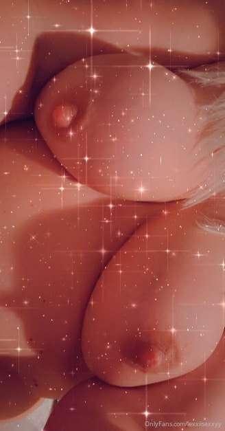 Who wants to see some titties?!💦😈