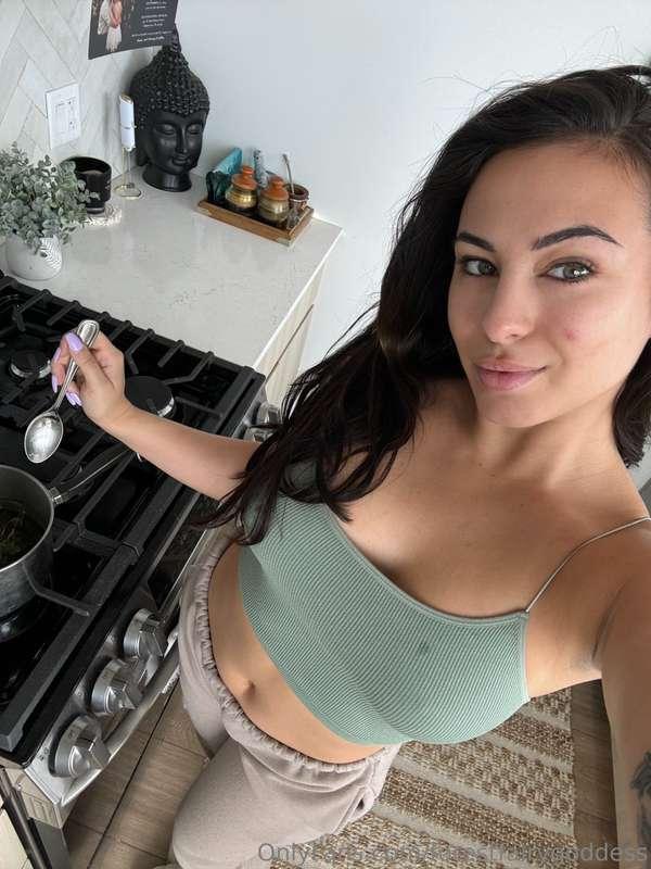 Doing a live this Thursday @ 10 PM CST 😘