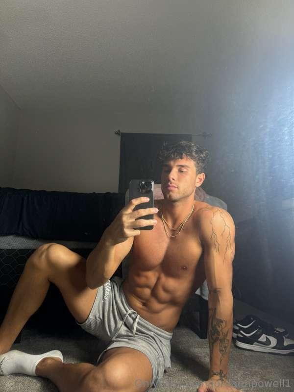 Cum check out my bro @dylannichols! This hot Italian jock’s ..