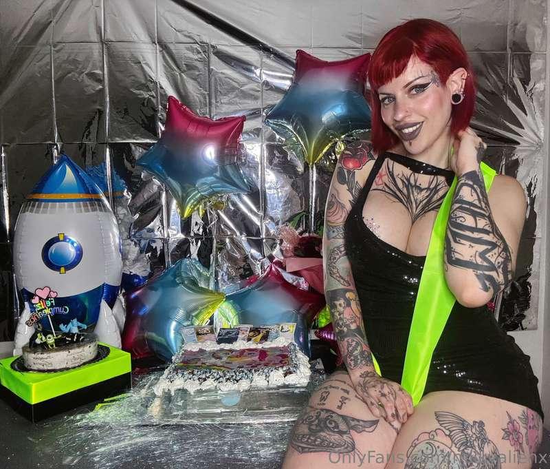Happy Birthday to me 🥳🥳🥳who will feed me some cake and cream..