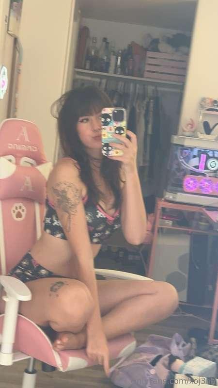 feeling a little something today... hit my line to see more;..