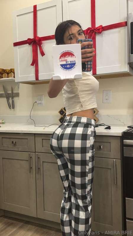 Come take a bite 🍑 