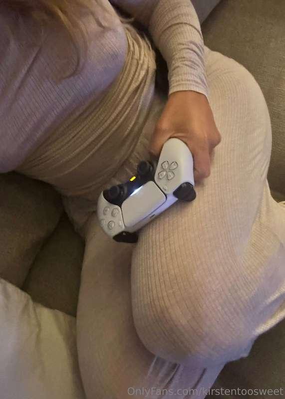 girls can game too! 😝