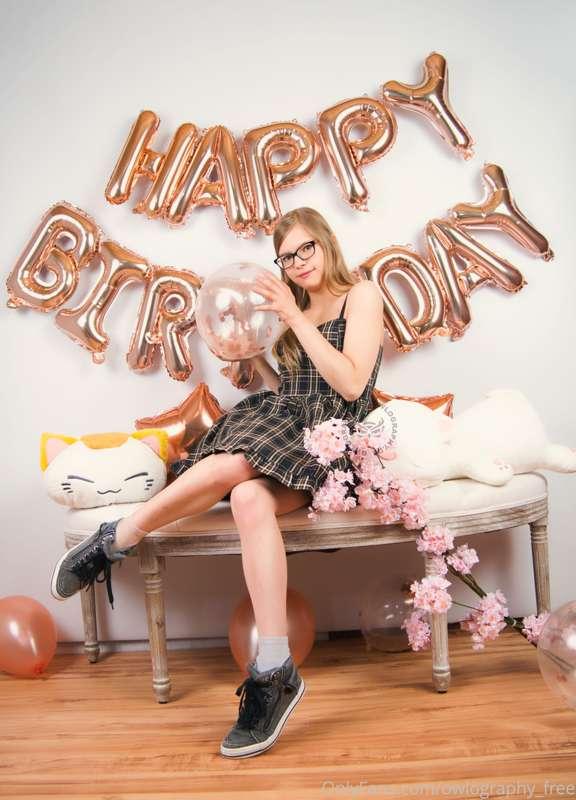 It's mah Birthday ! 🥰 
To celebrate this i Made this whole S..