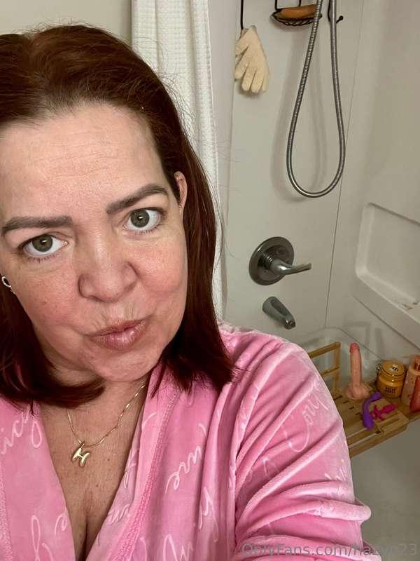 30ish minutes until my livestream bath time! I cannot promis..
