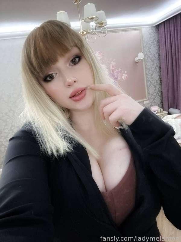 hi!💓
what kind of exclusive content would you like to see on my fansly page?✨

#curvy #bigboobs #cosplay #roleplay #hugetits #sexy