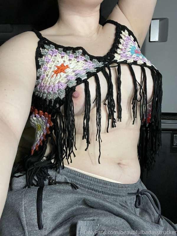 I know you want to grasp my breasts and squeeze 😘😈