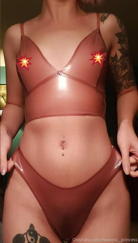My very first latex outfit!! I'm so pumped on this 😄 Already..