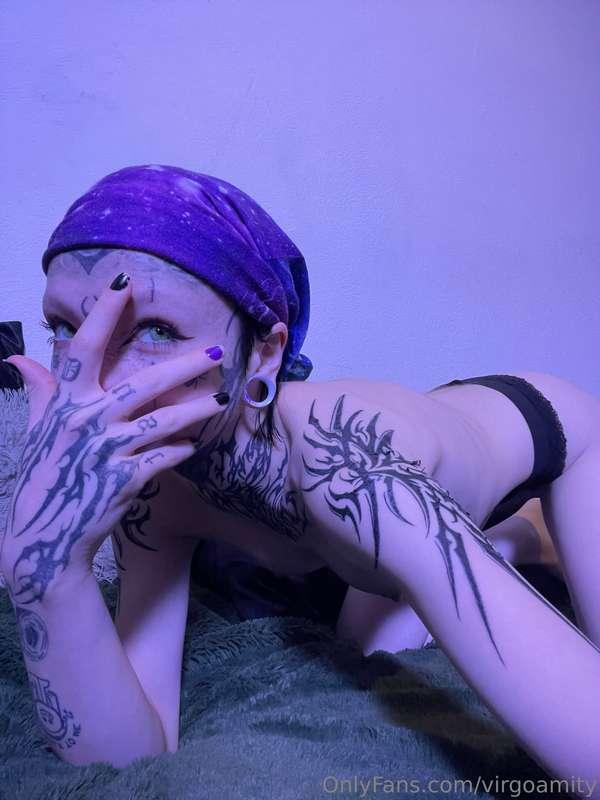 Take a peek 👀 (Don’t mind my healing tattoo!🥴)👾💜🖤🕷️