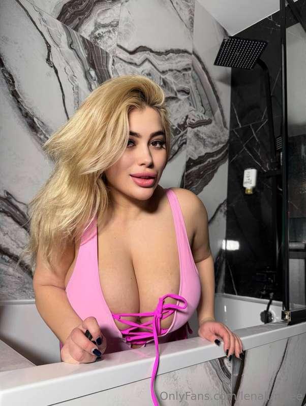 NATURAL CUTE @karina.top.tits 😍😍😍SHE WILL WRAP HER JUICY LIP..