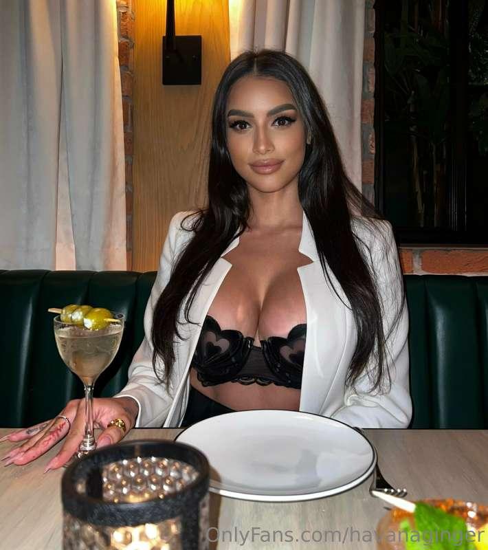 let me introduce you to miss Via Rae

https://onlyfans.com/a..