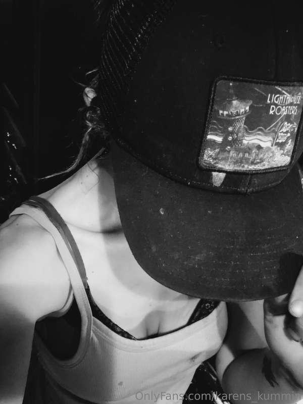 I'm horny and wet 💦 let's chat 🥵😉