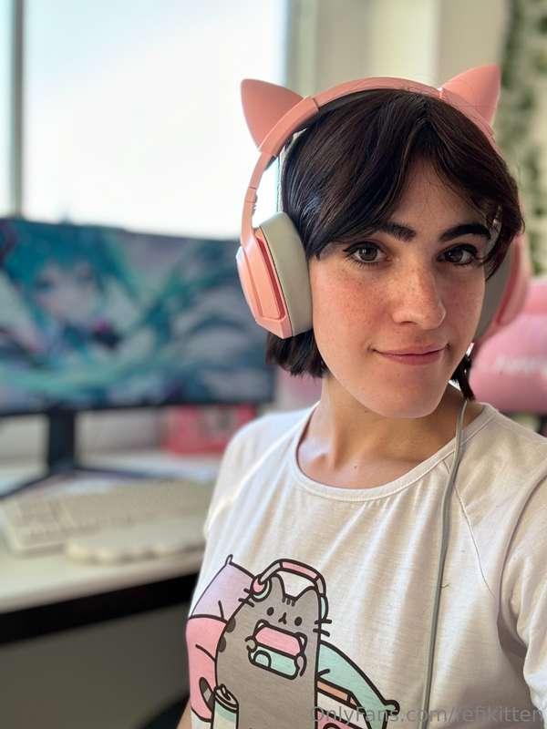 what do you think im listening to?🤭