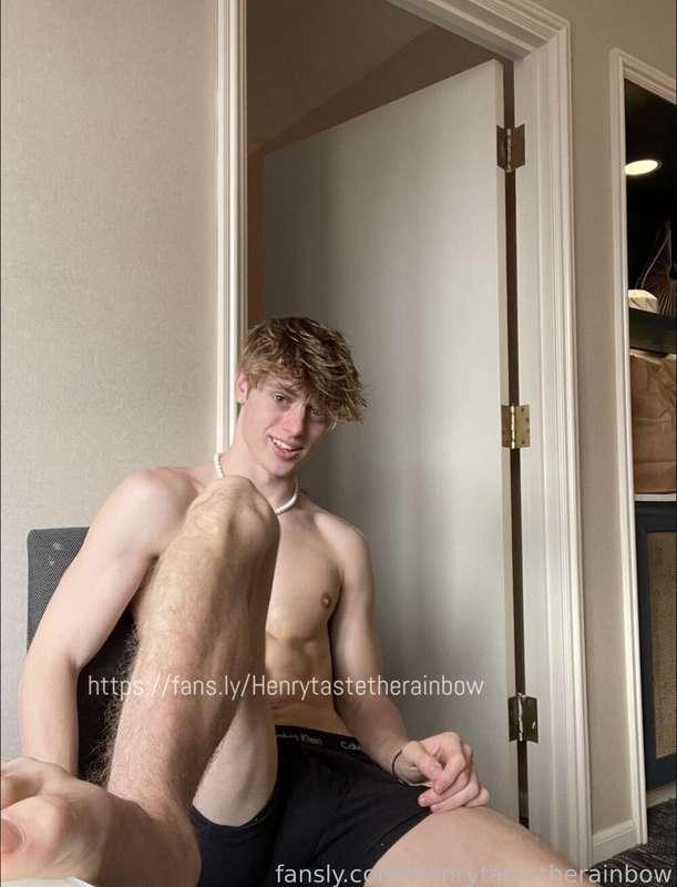 henrytastetherainbow image #0