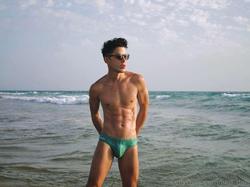 sun’s out, swimsuits off ;) @nkd.dan 