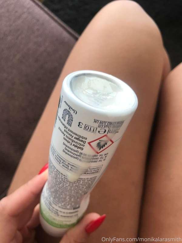 Can you guess what this white sticky thing is ?🥰😎