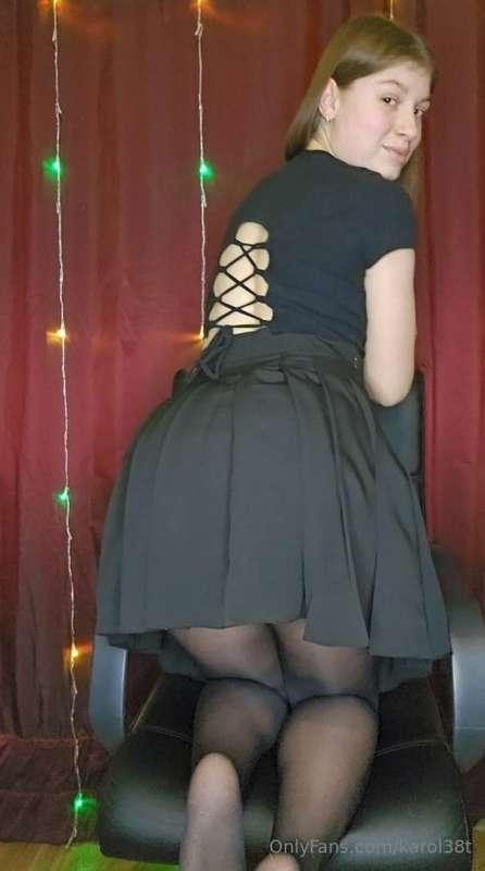 Can you resist lifting my skirt?🤭😝@princess_linsey 😏😍