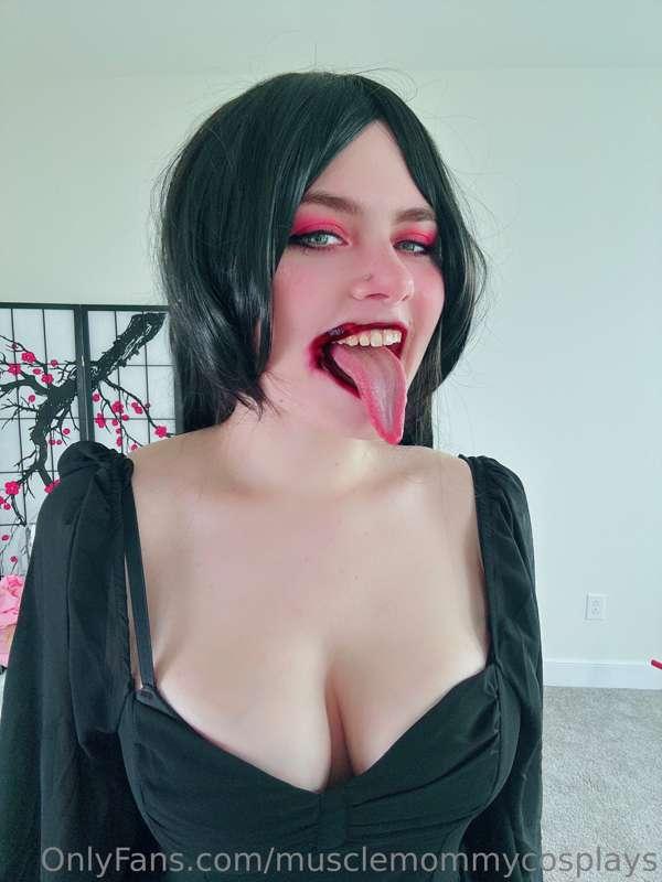 I have some goth/emo inspired content out of me twerking and..