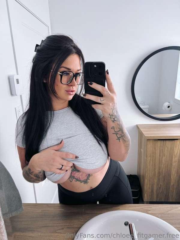 Underboob LIKE THIS 😏
