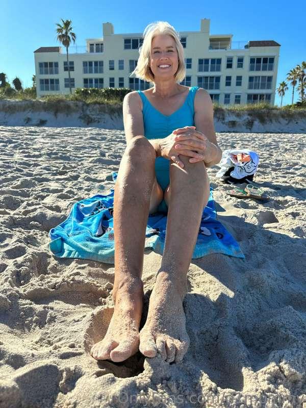 Wanna go on a beach picnic with BIG mama? ❤️❤️