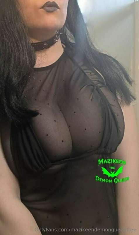 Goth mommy has a new tiny top & see thru tank. Fuck, this co..