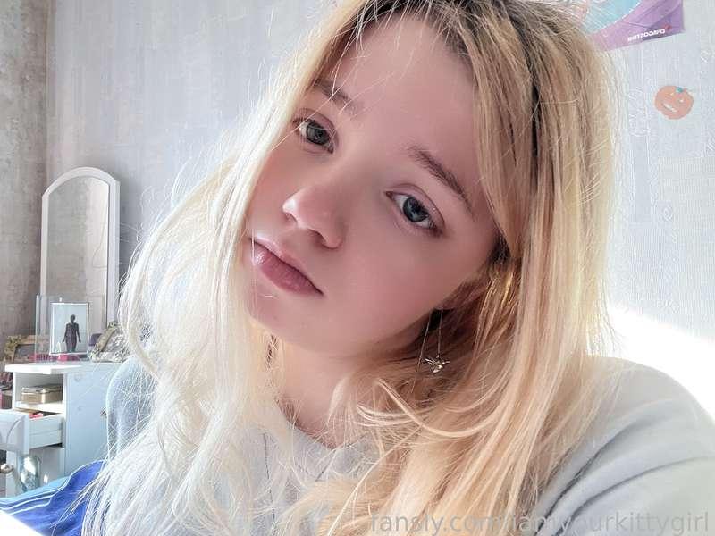 iamyourkittygirl image #3