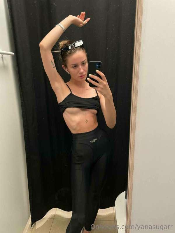 I think I should get back to working out 😍 I love my tummy t..