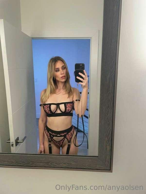 💋Sexy Saturday💋
All day today only $20 for 20 pics or 2 sexy..