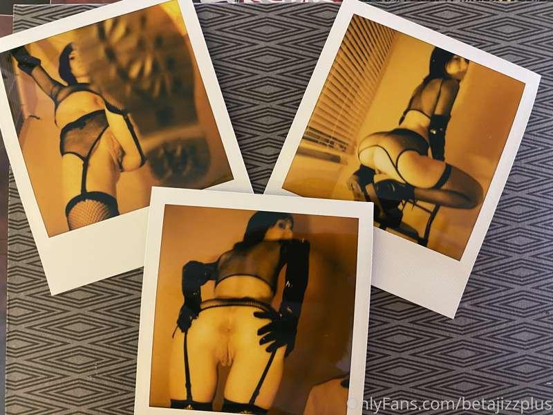 hey you guysssss💖 i took some cute ✨lewd✨ one of a kind pola..