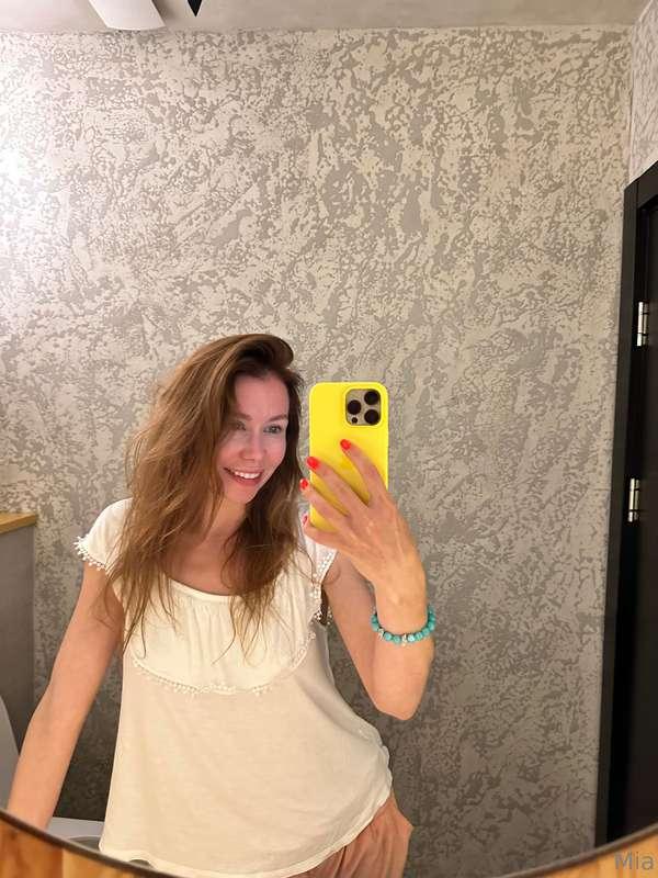 Just a random photo in the mirror🥰