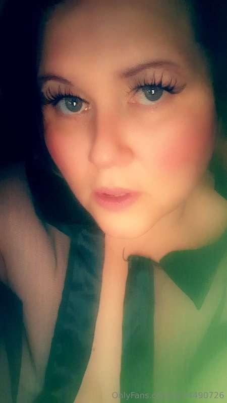 Look into my eyes as u fuck me baby xx