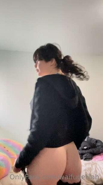 Spank me until it turns red! 🙈🍑