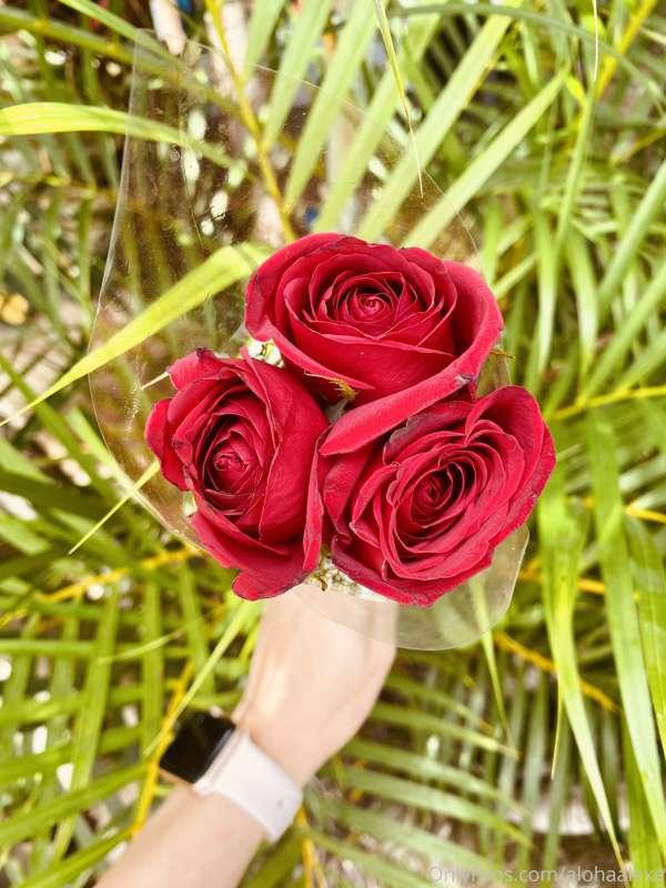 Thank you to my secret admirer who sent me these flowers yes..