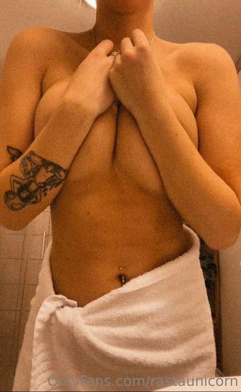Research shows looking at boobs makes you happier🤞🏻🥰
