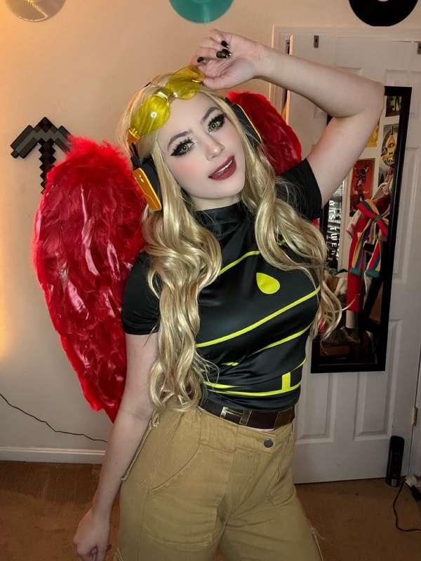 hawks cosplay😏