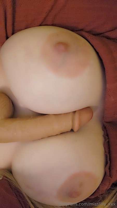 Snuggly fit between my tittys 🍈🍈