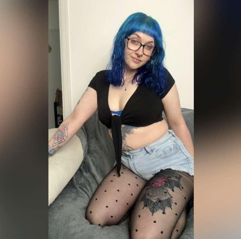 i don’t normally pair tights with denim shorts🤔