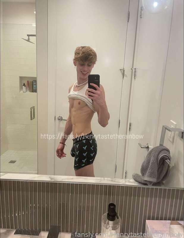Just finished leg day 🦵 🏋️‍♀️ 
Trying to get thicker butt 🍑 