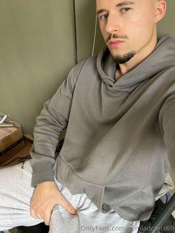 You think you can handle get fucked from this huge cut 🍆? I ..