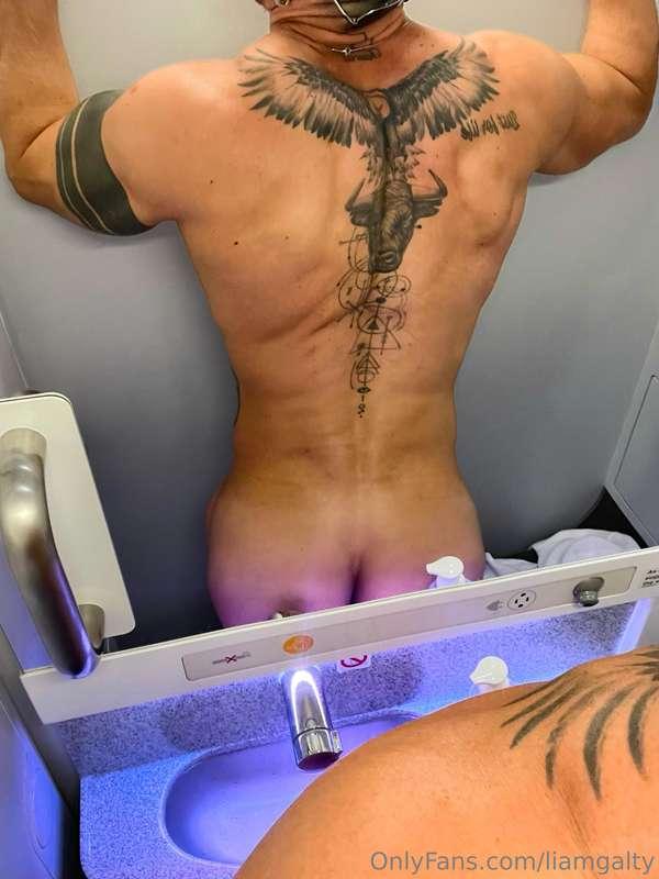 My ass in the airplane’s toilet 😈