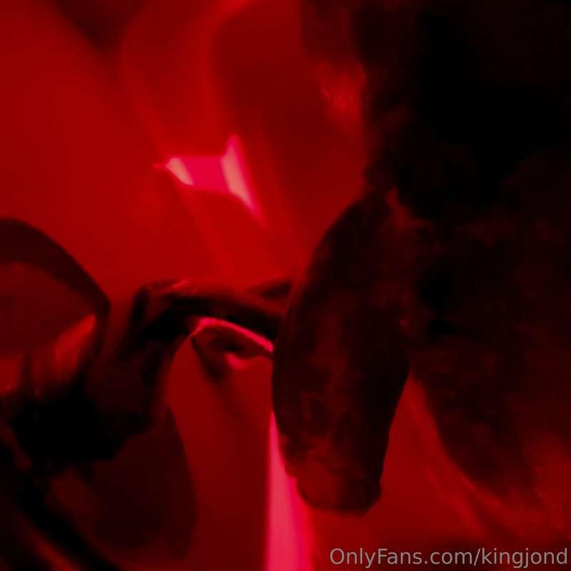 🚿 🛁 I wanna fuck u in this red light white we shower