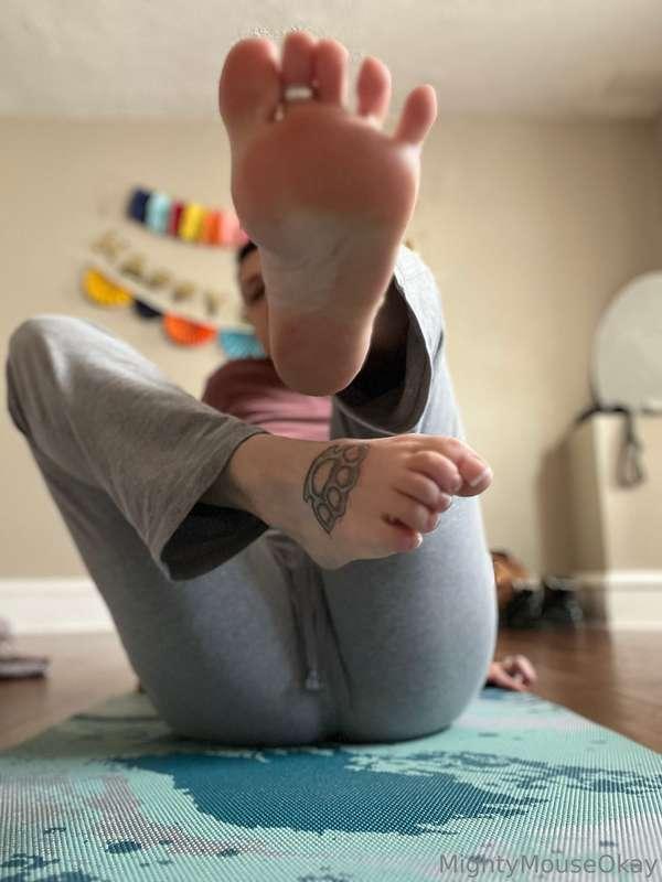 Any feet lovers in the building? I got a cute pedicure and s..