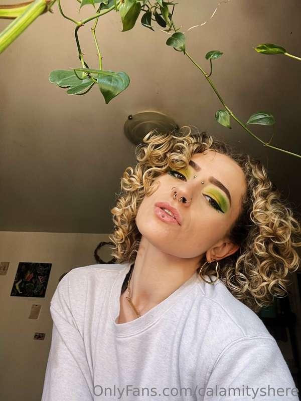 green is growing on me (and around me)  💚