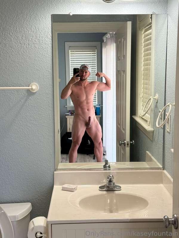 Good lighting at this beach house. Might need to have some f..