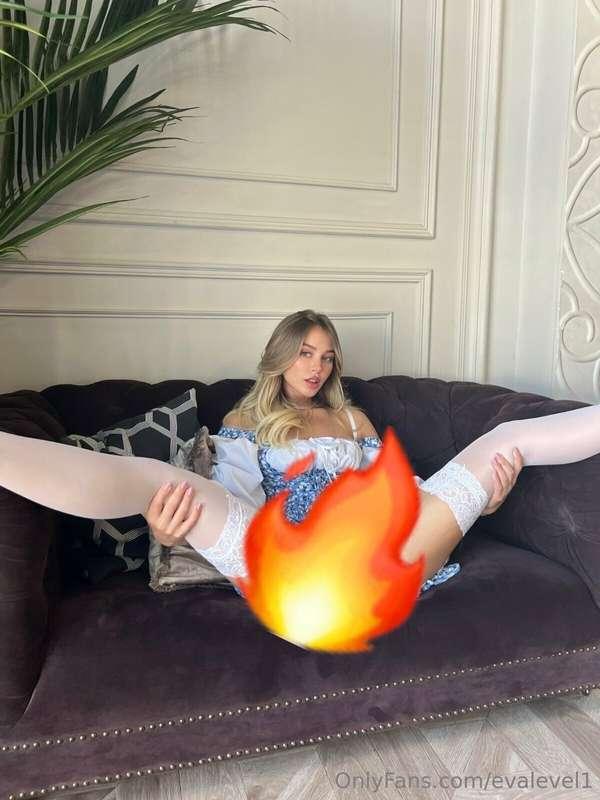 You really asked me to post a photoset in this Provence dres..